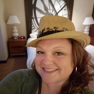 Meet your Posher, Alison